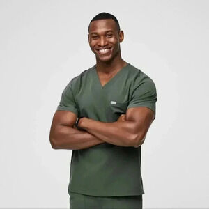 Figs men's Chisec Three-Pocket Scrub Top™. Moss size large